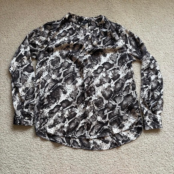 Simply Vera By Vera Wang Tops - Simply Vera Wang Long Sleeve Silk Blouse Size Small Snake Print Black White